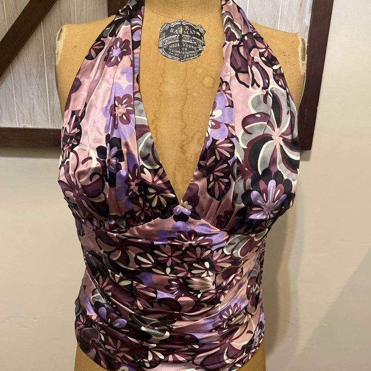 Gorgeous Silk Halter, Top Full Side, Zip On The Side With Hook, And I Floral Design With Rushing All Around The Bottom Measure 17 Inches Pit To Pit Size 8 Purple Clothes Aesthetic, Halter Tops Outfit, 2000s Fashion Inspiration, Y2k Halter Top, Mcbling Fashion, Silk Halter Top, 90s Y2k Fashion, 2000s Clothes, Old Fashion Dresses