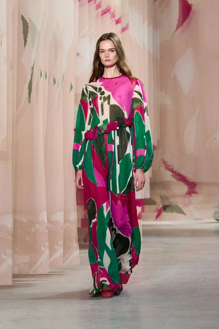 Ulla Johnson Spring 2025 Ready-to-Wear Collection | Vogue Fashion Trend Pattern, Resort 2025, Fashion Trend Forecast, Spring 2025, Catwalk Fashion, Black Party Dresses, Runway Trends, Spring Fashion Trends, Mood Board Fashion