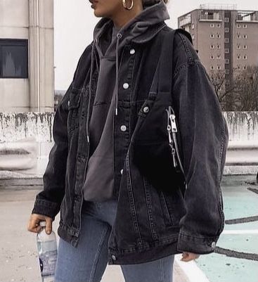 Oversized Hoodie Jacket Outfit, Black Jean Coat Outfit, Black Hoodie And Jacket Outfit, Denim And Hoodie Outfit, Cute Oversized Jean Jacket Outfits, Black Zipper Jacket Outfit, Basic Jacket Outfit, Hoodies And Jackets Outfit, Oversize Black Jacket Outfit