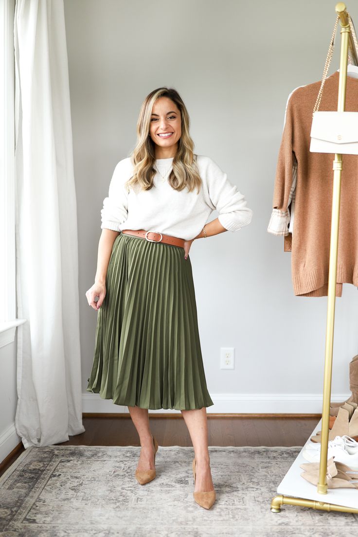 Dressy Casual Skirt Outfits, Business Casual Skirts And Dresses, Formals For Petite Women, High Waisted Skirt Outfit Fall, Winter Work Skirt Outfit, Women’s Dressy Outfits, Women Long Skirt Outfits, Business Casual Skirts Outfits, Office Casual Skirt Outfit