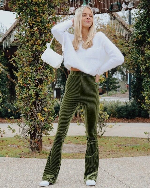 Velvet Flare Pants Outfit Winter, Green Velvet Flare Pants Outfit, Flare Pants Outfit Winter, Green Velvet Pants Outfits, Green Flare Pants Outfit, Velvet Flare Pants Outfit, Flare Pants Outfit, Bell Bottom Pants Outfit, Green Velvet Pants