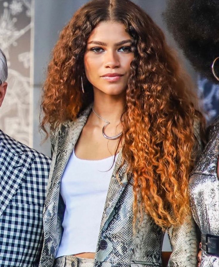 Amber Hair Color Curly, Copper Ombre Curly Hair, Zendaya Ginger Hair, Ginger Balayage Curly Hair, Amber Curly Hair, Cowboy Copper Curly Hair, Reddish Brown Curly Hair, Curly Copper Hair, Auburn Curly Hair