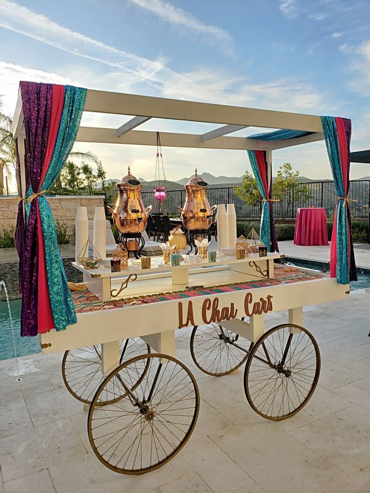 a cart that has some kind of food on it in front of a swimming pool