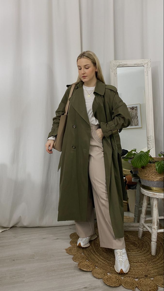 How To Style Olive Green Trench Coat, Green Over Coat Outfit, Green Coats For Women Outfit, Khaki Green Trench Coat Outfit, Olive Green Womens Outfits, Olive Winter Outfit, Olive Green Trench Coat Outfit Fall, Khaki Coat Outfits For Women, Olive Coat Outfit Winter