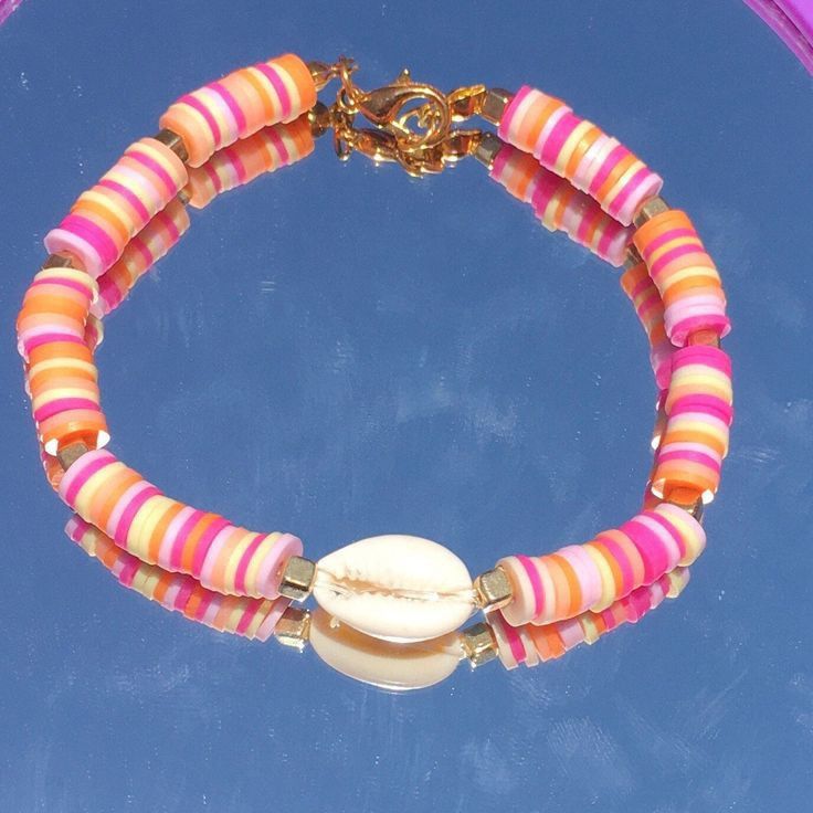 Bracelet Patterns Clay Beads Summer, Clay Bead Bracelet Pop Up Stand, Preppy Bracelets Ideas, Clay Bead Rings, Aesthetic Clay Bead Bracelets, Preppy Bracelets Clay Beads, Cute Bead Bracelet Ideas, Bracelet Patterns Clay Beads, Clay Bead Bracelet Ideas Aesthetic