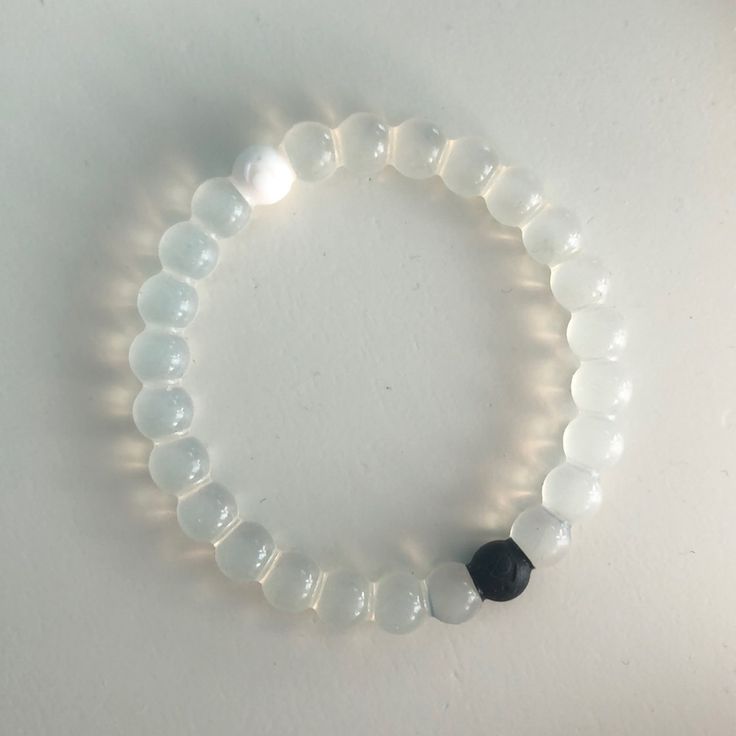 Never Worn!! Elegant Clear Beaded Bracelets With Adjustable Fit, Elegant Adjustable Clear Beaded Bracelets, White Modern Beaded Bracelets, Modern White Beaded Bracelets, Modern White Beaded Bracelet, Handmade Elegant Clear Bracelets, Casual Silver Round Crystal Bracelet, Elegant Handmade Clear Bracelets, Simple Nickel-free White Jewelry