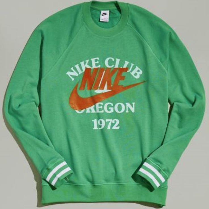 Nike Sportswear Trend Crew Neck Sweatshirt Color: Green Size: M Custom Streetwear, Vintage Crew Neck, Merch Design, Sportswear Trends, Nike Pullover, Men's Tops, Clothing Design, Hoodies Men Pullover, Workout Sweatshirt