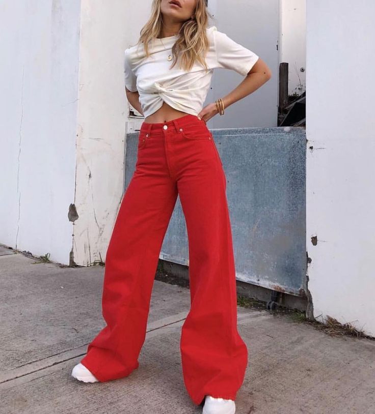 Modern Smart Casual, Red Jeans Outfit, Mens Dress Slacks, Quoi Porter, Pants Outfit Casual, Fashion Bottoms, Pants Women Fashion, Black Pants Casual, Red Pants