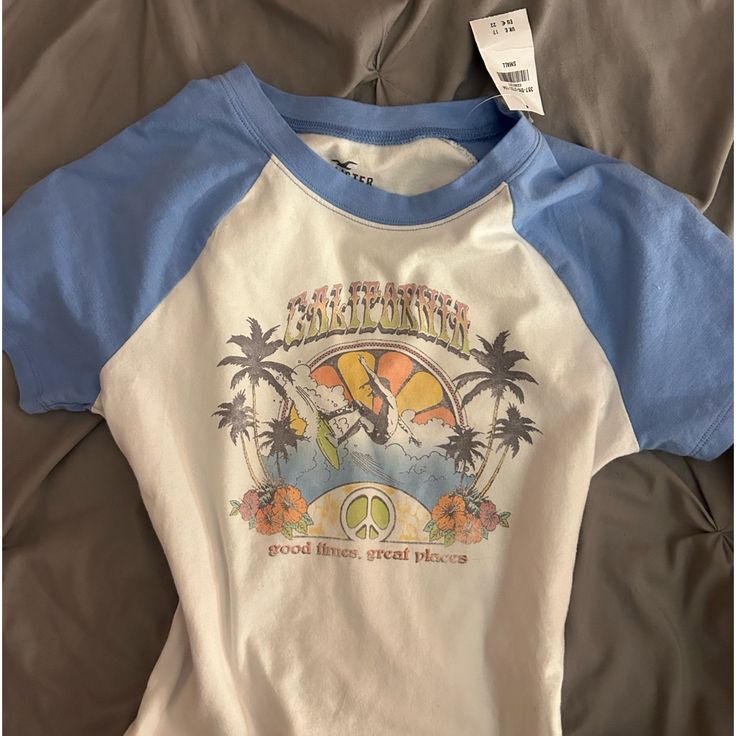 Holister,Never Worn,Brand New Beach Shirt Aesthetic, Holister Outfits Aesthetic, Outer Banks Outfits Aesthetic, Surfer Gifts, Pogue Life Outfits, Nike Winter Jackets, Preppy Shirts, Cute Summer Clothes, Surf Clothes