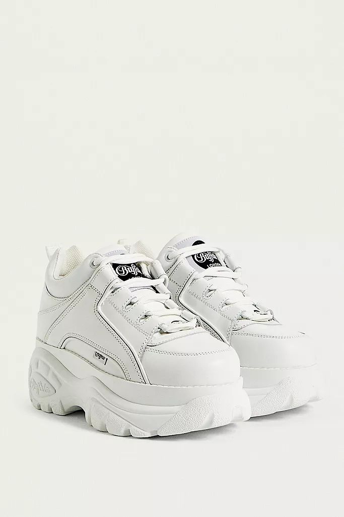 Chunky White Sneakers, Buffalo Shoes, Platform Shoes Sneakers, White Platform Shoes, Chunky Platform Sneakers, Platform Trainers, Nike Shoes Outfits, Best Shoes For Men, Chunky Shoes