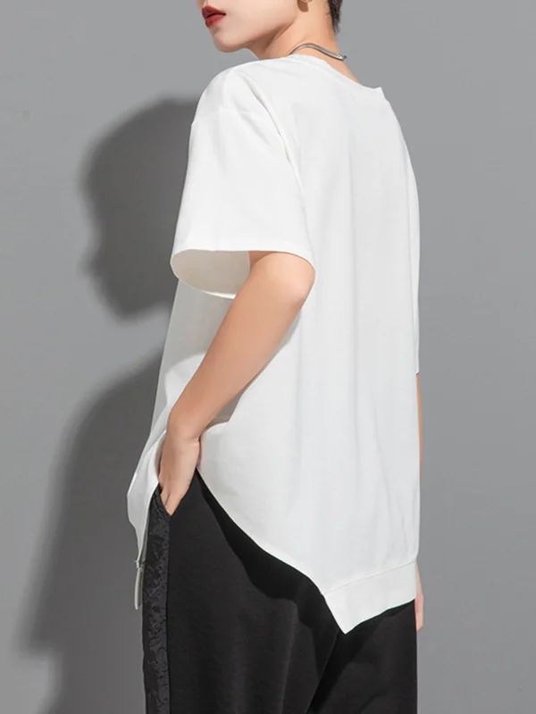 Casual Chic : T-shirt ample à manches courtes et col rond asymétrique Casual Asymmetrical T-shirt For Spring, Oversized Solid Color Tops With Asymmetrical Hem, Oversized Tops With Asymmetrical Hem In Solid Color, Asymmetrical Hem Solid Color Summer Blouse, Summer Asymmetrical Hem Solid Color Blouse, Summer Blouse With Asymmetrical Hem, Casual Asymmetrical Solid Color Blouse, Casual Oversized Asymmetrical Top, Casual Asymmetrical Oversized Tops