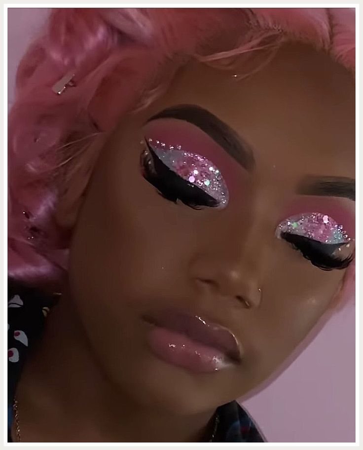 Christmas Makeup Black Women - Everything you need to conquer your day, night and world - Anything and Everything! - Click to visit TODAY! Eye Makeup Cute, Sweet 16 Makeup, Makeup Looks Prom, Birthday Makeup Looks, Face Beat Makeup, Makeup Cute, Glitter Makeup Looks, Prom Eye Makeup, Prom Makeup Looks