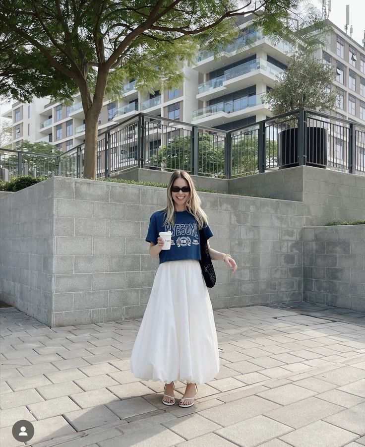 Maxi Skirt Outfit Summer, Tutu Skirt Outfit, Japanese Minimalist Fashion, Midi Outfits, White Skirt Outfits, Long Outfit, White Long Skirt, Balloon Skirt, Maxi Skirt Style