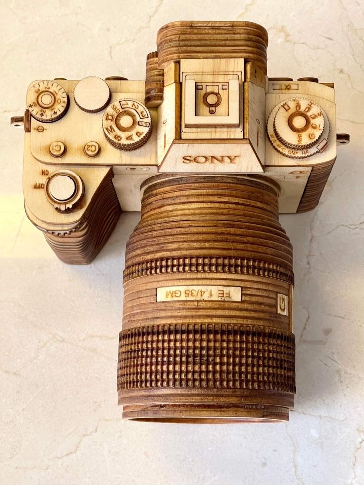 an old fashioned camera made out of wood