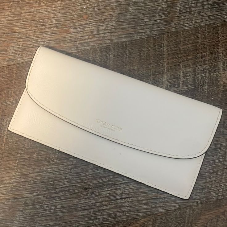 White/Cream Coach Wallet. Chic Everyday Coach Clutch, Everyday Coach Wallet With Removable Pouch, Elegant White Rectangular Wallet, Classic White Bag With Card Slots, White Rectangular Wallet With Removable Pouch, White Everyday Bag With Card Slots, White Everyday Bags With Card Slots, Chic Everyday Coach Wallet, Classic White Wallet For Travel