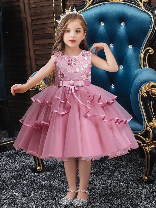 so awesome baby  #girls #babyphotos #princess #princessdress #dress #babyboys #babyloves #cutegirls #babyphotos #babyplaying #babyshawor #babysleeping #babyfoods Sweet Dresses, Baby Party Dress, African Dresses For Kids, Kids Dress Patterns, Kids Fashion Dress