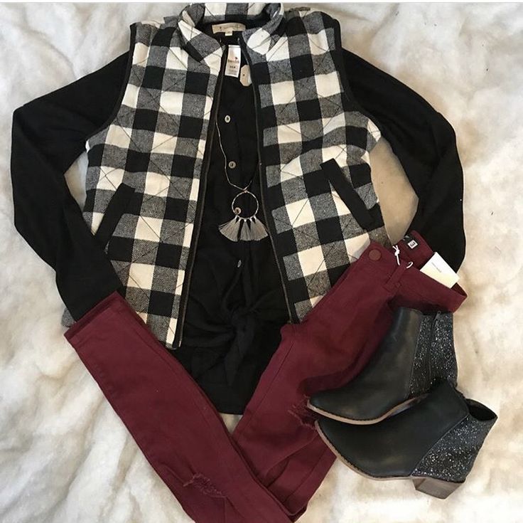 Black And White Plaid Cardigan Outfit, Black And White Plaid Vest Outfit, Black And White Buffalo Plaid Outfit, Black And White Plaid Family Pictures, Check Vest Outfit, Buffalo Check Vest Outfit, Black And White Vest Outfit, Buffalo Plaid Vest Outfit, Black And White Plaid Shirt Outfit