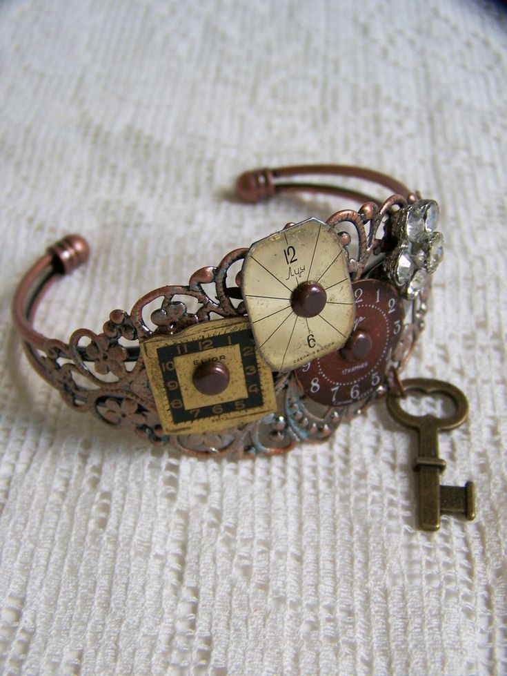 Jewelry Hacks, Steampunk Bracelet, Filigree Bracelet, Vintage Charm Bracelet, Old Watches, Antique Watches, Bracelet Cuff, Bracelet Vintage, Vintage Lover