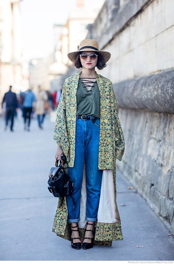 Kimono Street Style, Kimono And Jeans, How To Wear Kimono, Kimono Outfits, Looks Jeans, Kimono Outfit, Casual Kimono, Japanese Street Fashion, Vintage Kimono