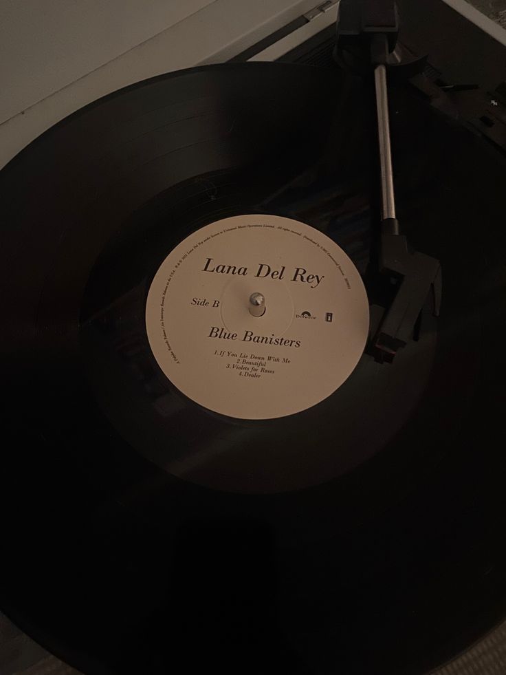 an old record player with the label lana del ray's blue hammers on it