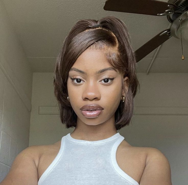 Short Brown Wigs For Black Women, Short Straight Hair Inspiration, Short Black Wigs For Black Women, Simple Wigs For Black Women, Natural Black Hairstyles Straight, Short Straight Wig Hairstyles, Styles To Do With Short Hair, Wig Short Hairstyles, Hairstyles On Short Hair Black Women