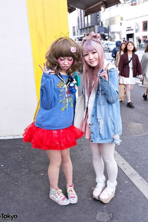 red blue Rocking Horse Shoes, Fashion In Japan, Long Denim Shirt, Red Tulle Skirt, Girls Tulle Skirt, Harajuku Street, Harajuku Lovers, Harajuku Girls, Horse Shoes