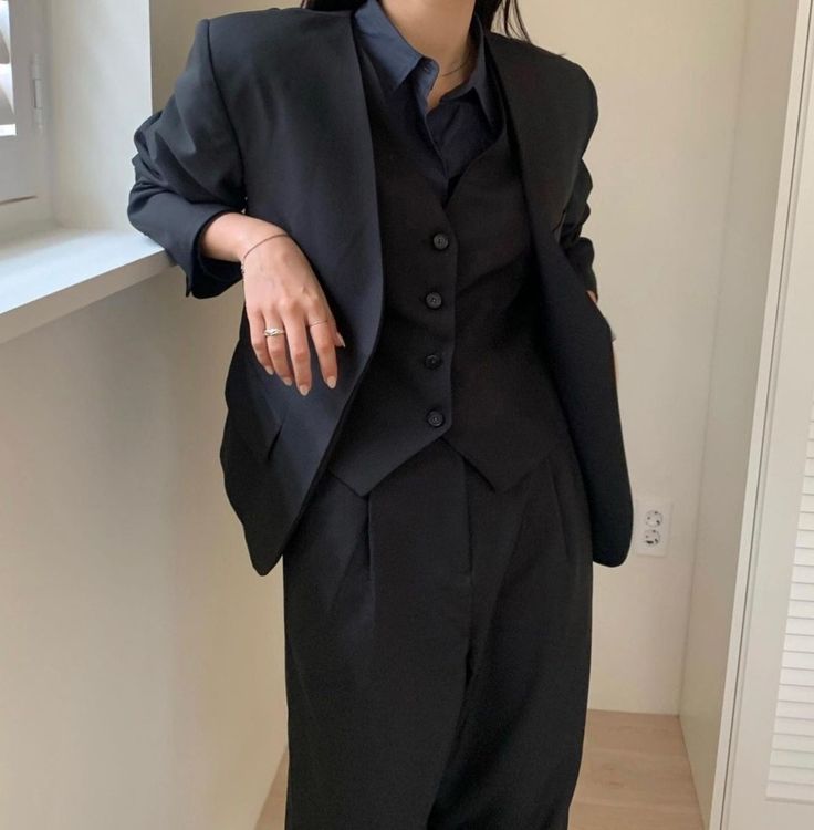 Rebecca Patricia Armstrong, Suit Dresses, Five Hargreeves, Masc Women, Woman In Suit, Academia Outfits, Formal Suit, Prom Suits