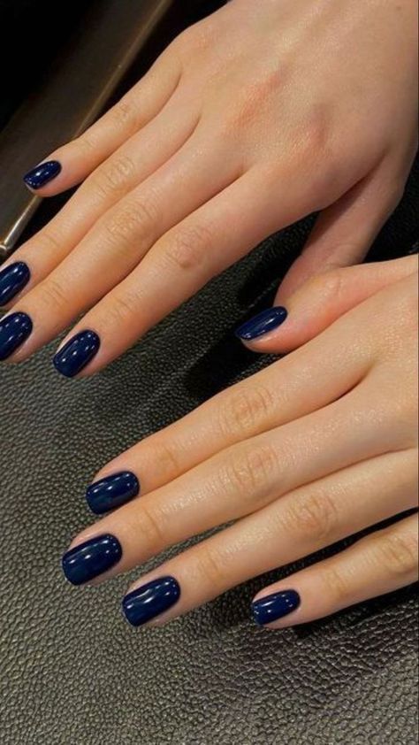 Gel Nails Color Ideas, Short Nails Dark Colors, Autumn Nails Blue, Fall Navy Nails, Short Navy Nails, Fall Nails Navy, Dark Blue Short Nails, Dark Blue Sparkle Nails, 1940s Nails