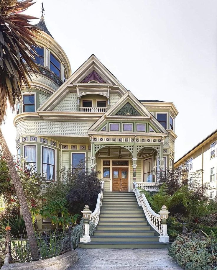 a large house with many windows and steps leading up to the front door is shown