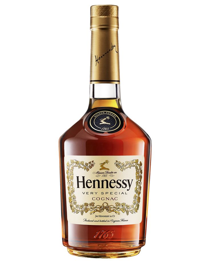 a bottle of hennessy single cask cogna