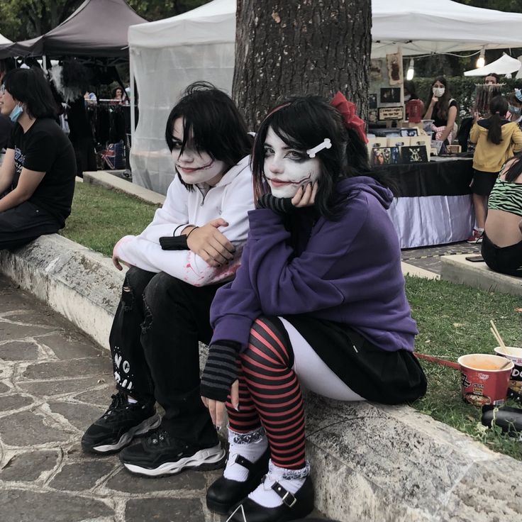 creepypasta Jeff And Nina The Killers, Emo Halloween Couple Costumes, Jeff The Killer Halloween Costume, Halloween Game Costumes, Nina And Jeff The Killer, Grunge Costume Halloween, Halloween Costumes Emo, Nina The Killer Pfp, Halloween Creepy Costumes