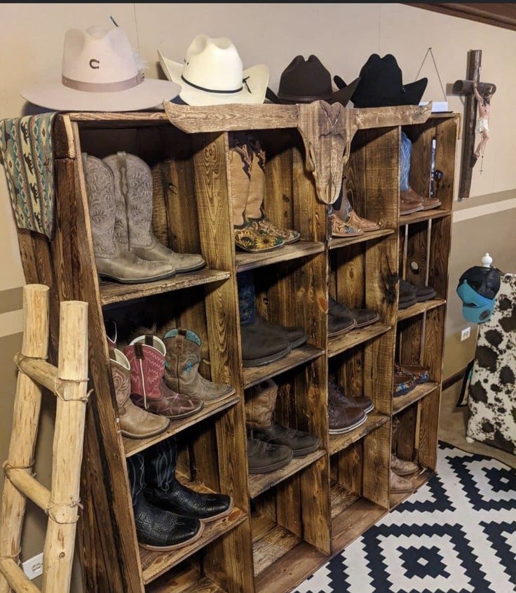 Western Living Room Decor, Western Bedrooms, Western Living Room, Country Bedroom Decor, Ranch House Decor, Western Bedroom Decor, Western Rooms, Western Bedroom, Boot Rack