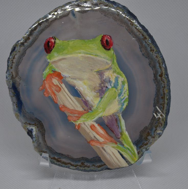 a glass plate with a frog on it