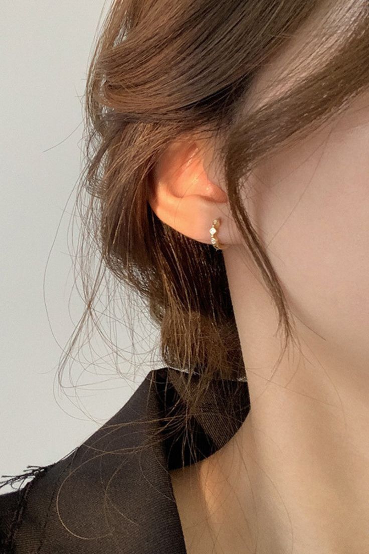 Modern Simple Jewelry, Everyday Earrings Simple Classy Silver, Earring Gold Simple, Simple Earrings Aesthetic, Cute Earrings Aesthetic Simple, Pretty Simple Jewelry, Earrings Cute Simple, Jewelry Accessories Ideas Style, Simple Cute Earrings