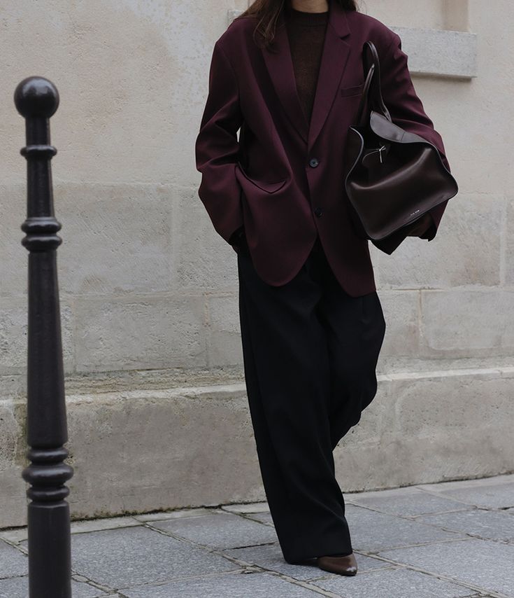 Winter Outfit Office, Burgundy Blazer Outfit Woman, Office Outfits Winter, Burgundy Blazer Outfit, Winter Office Outfits Women, Blazer Outfits Women, Winter Office Outfits, Outfit Office, Outfit Oversize