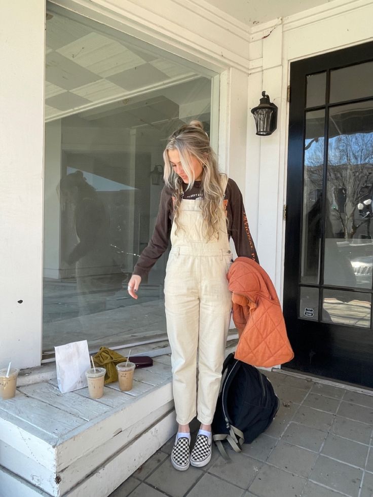 Corduroy Overall Outfit, Birkenstock Boston Clog Wool, Cream Overalls Outfit Winter, Creme Overalls Outfit, Cream Overalls Outfit Fall, Cream Dungarees Outfit, White Overalls Outfit Winter, Winter Overall Outfits, Beige Overalls Outfit