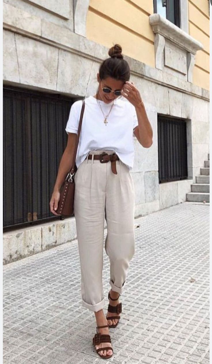 Minimal Chic Summer, Linen Pants Outfit, Chic Summer Outfits, Street Style Paris, Summer Fashion Trends, Mode Inspo, Looks Chic, Date Outfits, Summer Fashion Outfits