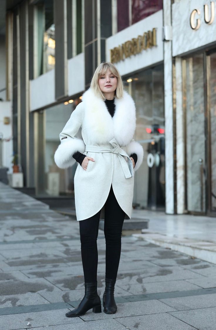 Experience the epitome of winter elegance with our meticulously crafted handmade Fox Fur Trim Alpaca Wool Coat. This exquisite piece combines luxurious warmth with sophisticated style, making it a perfect winter fashion statement. The fox fur trim adds a touch of opulence, elevating this coat to designer status. Embrace coziness without compromising on fashion - our unique blend of alpaca wool ensures both comfort and style. Explore the allure of handmade clothing with this exclusive winter coat Chic Winter Style, Plush Coat, Coat Women Fashion, Cosy Winter, Wool Coat Women, Handmade Clothing, Winter Mode, Alpaca Wool, Comforters Cozy