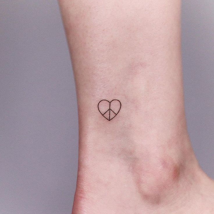 a small tattoo on the ankle of a woman's foot with two hearts in it