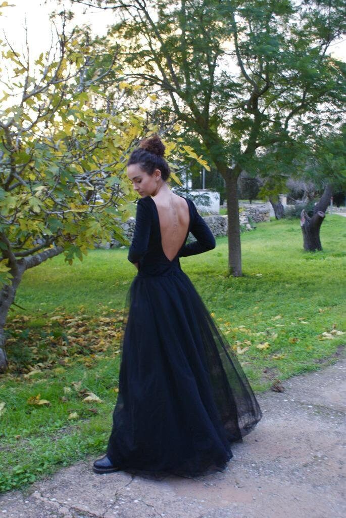 Elegant dress with tight velvet bodice and TG 40 tulle full skirt. Uncovered back detail Back Details, Full Skirt, Elegant Dress, Favorite Outfit, Bodice, Dress Outfits, Tights, Bathing Beauties, Velvet