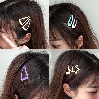 Cute Clips For Short Hair, Hairclip Ideas For Short Hair, How To Use Different Hair Clips, Short Hair Accessories Aesthetic, Small Hair Accessories, Hair Pin Clip, Hair Clip Pin Hairstyles, Cute Hairstyles For Short Hair With Clips, Hairstyles With Hair Clips Short Hair