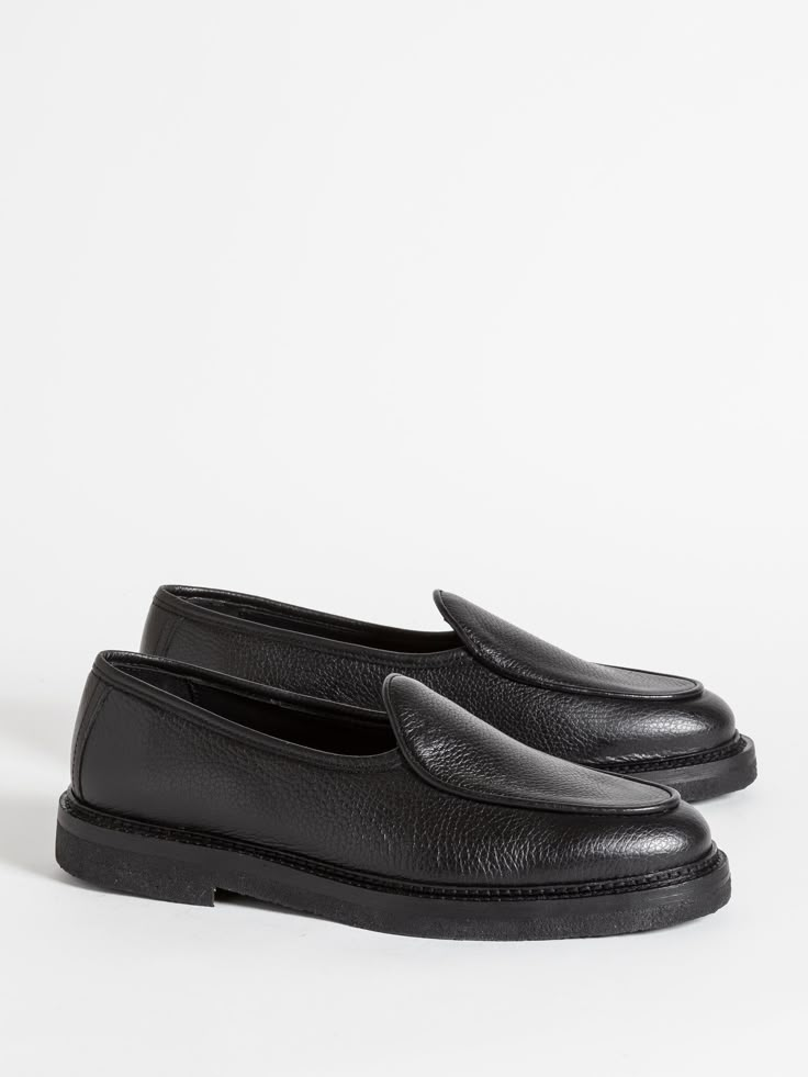 ALEXIS Black grained calf is the perfect modern basic. For "him" and "her", this slip-on loafer is hewed from single piece of material, artfully constructed and finished with thin leather piping. These luxurious loafers testify to Jacques Soloviere Paris's commitment to making elegant and comfortable footwear that goes the distance, in effortlessly rakish fashion. These loafers are made from Italian leather with a kid leather lining, then shaped to a round-toe profile that's set on a crepe sole Comfortable Footwear, Loafer Sneakers, Chunky Boots, Stitching Leather, Fall Shoes, Derby Shoes, Golf Shoes, Custom Shoes, Soft Suede