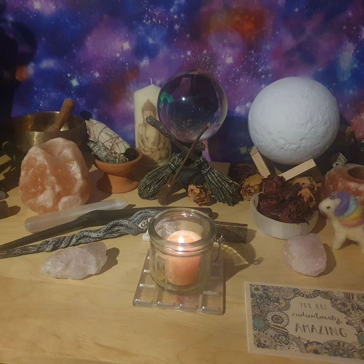 New Moon Altar Full Moon Altar, Moon Altar, New Moon Altar, Moon Witch Altar, Wolf Moon Ritual, Full Moon Incense, New Moon Rituals, Silver Candle, Manifesting Dreams