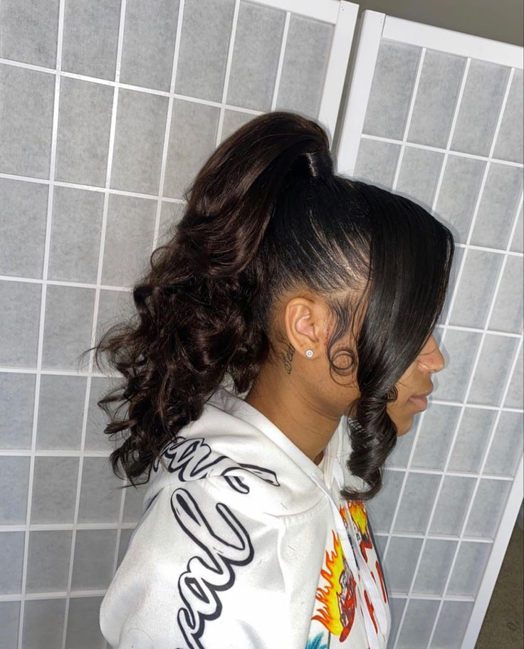 Curly Ponytail Weave, High Weave Ponytail, Quick Weave Curly, High Curly Ponytail, Side Ponytail Hairstyles, Latest Hair Braids, Pretty Ponytails, Slicked Back Ponytail, Bangs Ponytail