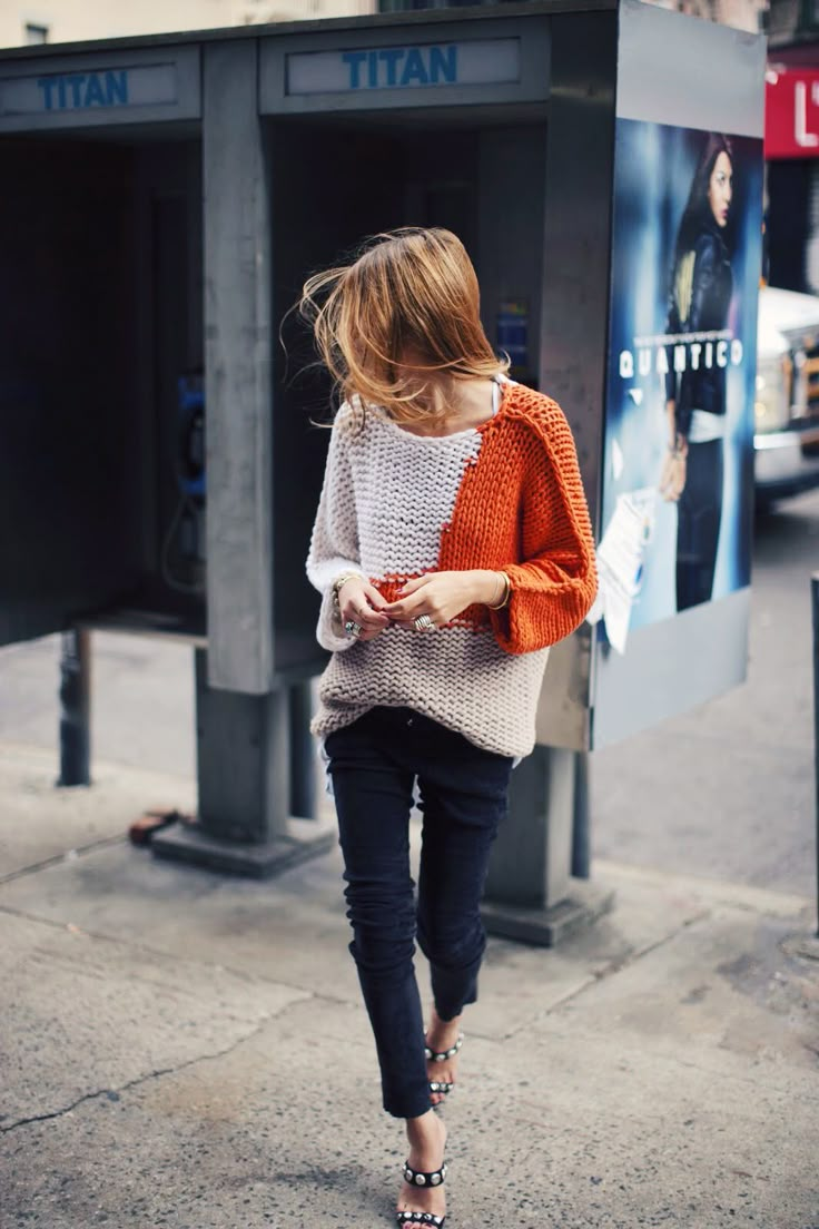 Canal Street w/Iris Von Arnim Sydney Fashion, Looks Jeans, Walking Down The Street, Style Sweaters, Cooler Look, Outfit Trends, Blog Inspiration, Mode Inspo, Looks Style