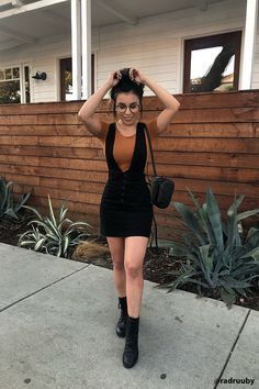 a424ed4bd3a7d6aea720b86d4a360f75 Dress And Boots, Look Grunge, Elegante Casual, Mode Inspo, Edgy Outfits, Casual Fall Outfits, Mode Vintage, Looks Vintage, Outfits Casuales