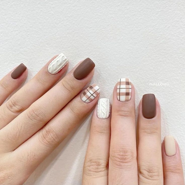 Cute Nails Winter, Pink Nails French Tip, Nail Inspo White, Pink Nails French, Nail Designs Trending Now, Winter Nails 2023, Argyle Nails, Almond Nails Red, Plaid Nail Designs