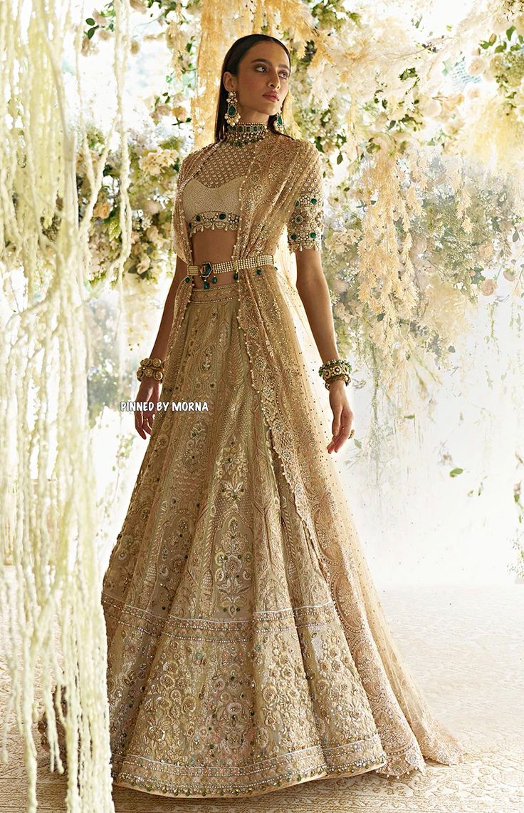 Tarun Tahiliani - India 🇮🇳 Tarun Tahiliani White Lehenga, Tarun Tahiliani Gown, Classy Engagement Dress, Tarun Tahiliani Lehenga, Tarun Tahiliani Bridal, India Wedding Dress, Ivory Lehenga, Western Lehenga, Indian Dresses For Women