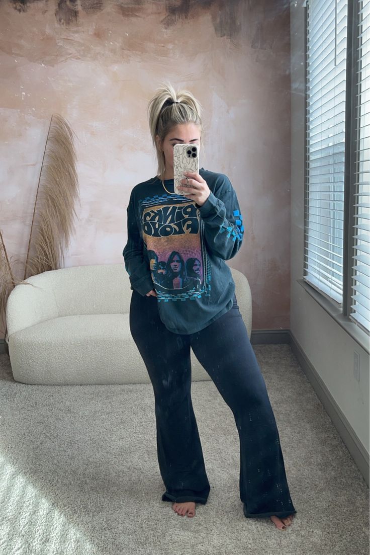 Edgy Mom Style Plus Size, Mom Rodeo Outfit, Cozy Fall Outfits Midsize, Fall Band Tee Outfits, Wide Leg Jumpsuit Outfit Casual, Plus Size Comfy Casual Outfits, Plus Size Band Tee Outfit, Midsize Modest, Plus Size Lazy Day Outfits