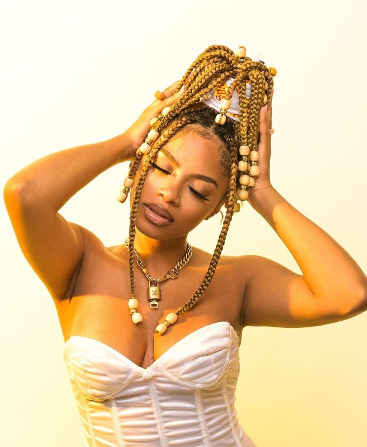 Braided Styles With Beads, Jumbo Knotless Braids With Beads, Braids With Wooden Beads, Box Braids Shaved Sides, Braids With Beads Hairstyles, Knotless Braids With Beads, Beads Hairstyles, Brown Box Braids, Smart Hairstyles